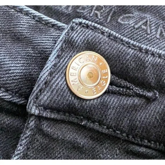 American Eagle Womens Mom Short Distressed Faded Black Cuffed Size 2 Stretch - Picture 2 of 8